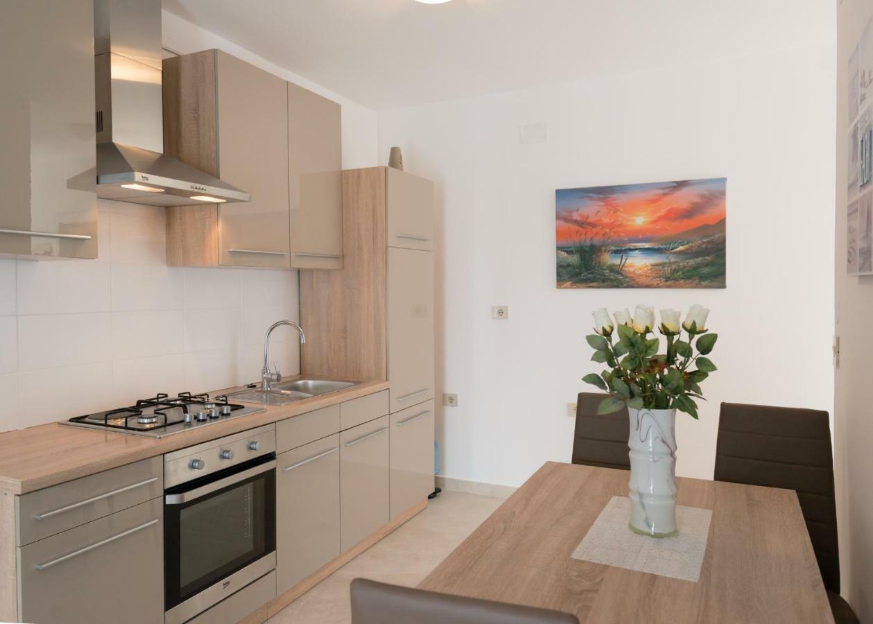 Apartments Alma Crveni Vrh Exteriör bild